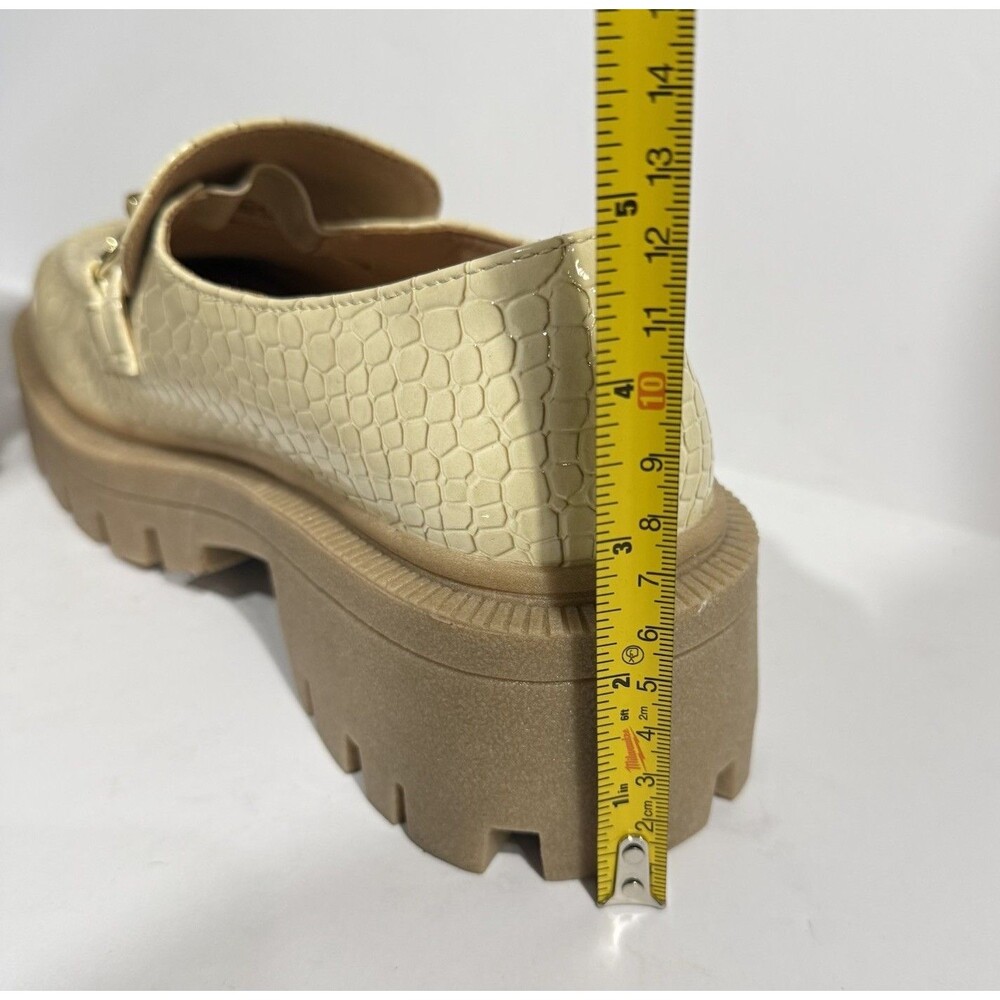 Urban Outfitters Loafers Womens 9 Cream Faux Patent Leather Chunky Platform NEW - Picture 10 of 16